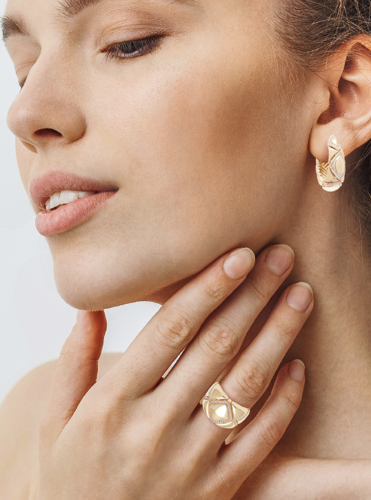 Anel de ouro com diamantes